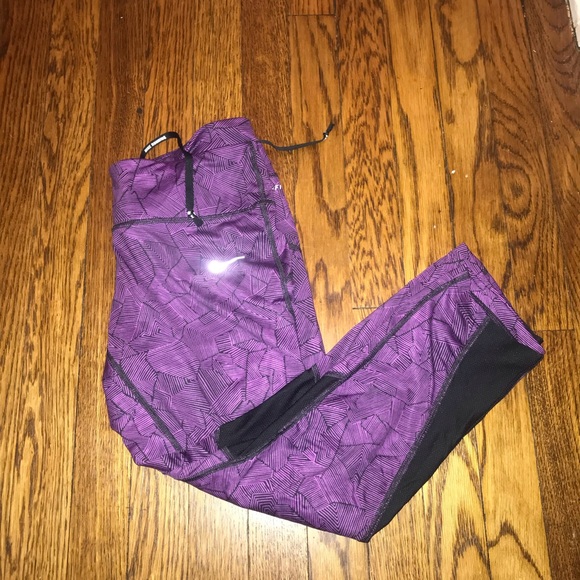 Nike Dri-fit capris - Picture 3 of 4